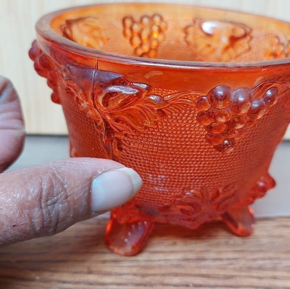 Vintage 70s Blood Orange Jeanette Pressed Glass Harvest Grapes Candy Dish - Picture 4 of 8
